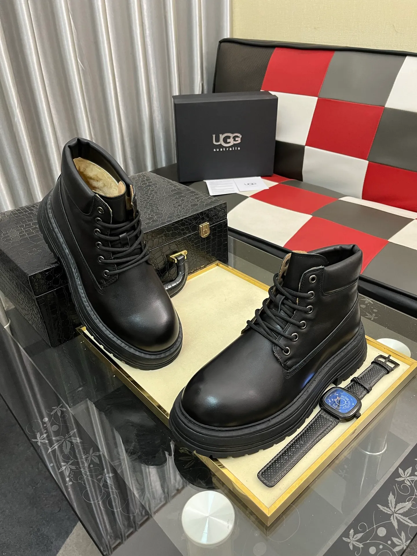 Men's Men's Shoes 💰660⌚️⌚️New UGG fur-integrated men's simple and fashionable snow shoes. The most worth buying at the end of this year are warm casual shoes. Whether you are out and about at home, their comfortable and warm performance will be your most suitable fashion companion! The material is cowhide upper and imported wool is used inside. Two layers of cowhide for warmth and comfort! The eva+ rubber patch outsole is cushioned, wear-resistant, and has good elasticity. It is light and wear-resistant, comfortable and soft, and the new simple cut is more fashionable. It has both practicality and fashion sense, so you no longer have to worry about how to match it in winter, while still maintaining fashionable taste. High-quality genuine wool produced in Dongguan. The material depends on the details! Size: 38-39-40-41-42-43-44-45
